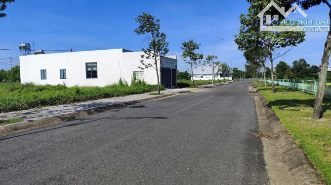 Khu dịch vụ hỗn hợp VSIP - Bán lô xẻ khe, Hướng Nam, đối diện trường học, Giá rẻ nhất thị - 5