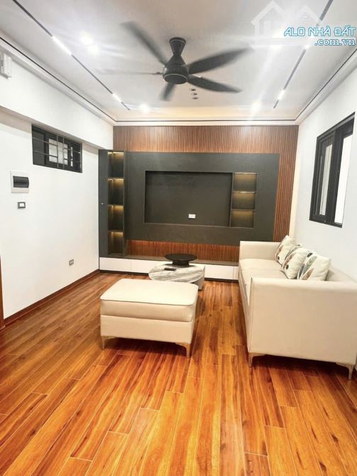 Bán Chung cư Cầu Giấy. 77,5m, 3N, tầng trung, View thoáng, full nội thất New. Giá: 6,95 tỷ - 5