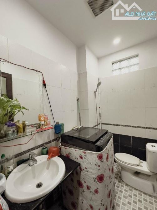 HẺM NHỰA ÔTÔ TRÁNH - CẠNH CV LÀNG HOA GÒ VẤP - 120M2 2 TẦNG ( 8 X 15 ) 13.2 TỶ - 5