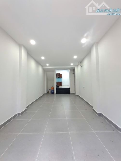 🏡 NHÀ HẺM XE HƠI CMT8 – QUẬN 10 🔹 Cách Mạng Tháng 8, P.15, Q.10 🔹 Kết cấu: 1 trệt, 3L - 5