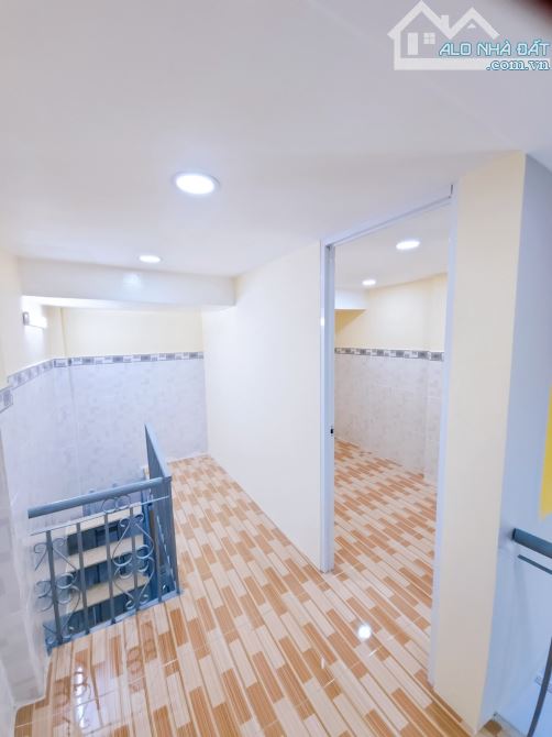 GIÁP LŨY BÁN BÍCH - 3 TẦNG - SÔ RIÊNG - MỚI ĐẸP - 5