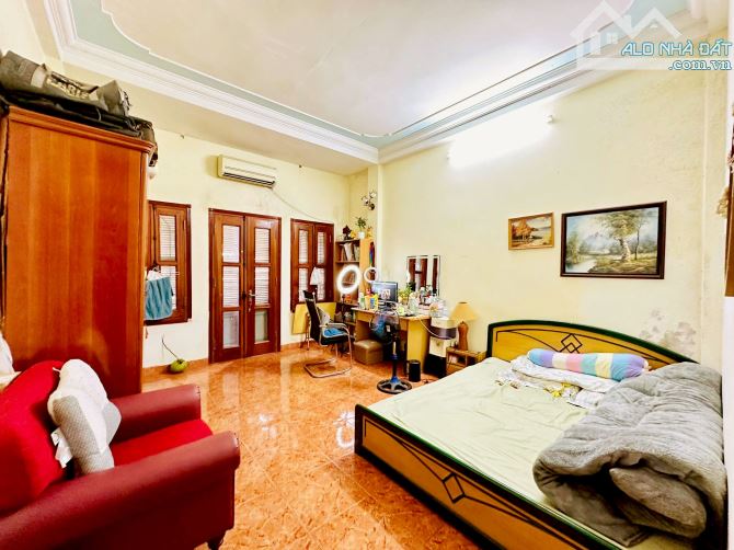 Bán nhà Dân Xây Dương Quảng Hàm- Cầu Giấy- oto vào nhà- 50Mx4T- gần bãi gửi oto.Giá 15.5ty - 5