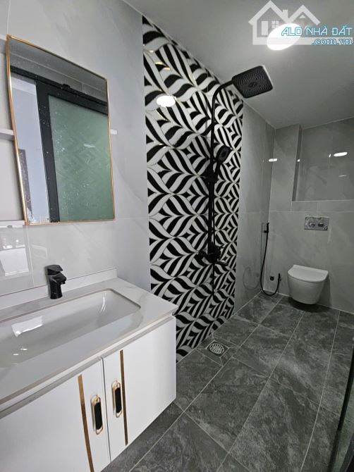 Sát mặt tiền Hoàng Diệu  Vip Q4 - Ngang 3.6 Dài 10 có 6 tỷ - 5