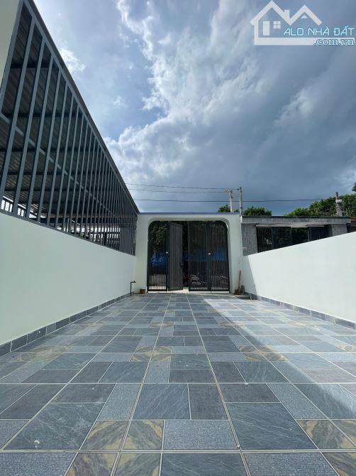 Chỉ duy nhất 1 căn nhà 1 Trệt 1 Lầu sân vườn giá rẻ sổ riêng thổ cư, Gần Ngã 3 Cây Dương - 5