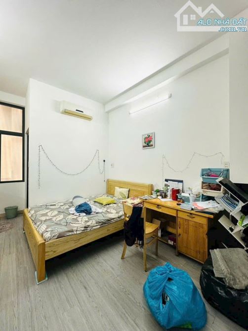 Không có căn thứ 2:nhà 3 tầng,76m2,ngang 5.8m,HXH thông P.11,GV: chưa tới 7 tỷ - 5