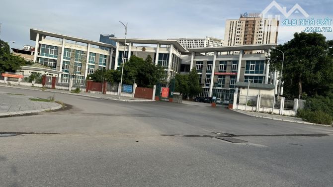 🏡 MỸ ĐÌNH – 5 TẦNG DÂN XÂY TÂM HUYẾT – NGÕ RỘNG, NÔNG, THOÁNG SÁNG – 40M² CHỈ HƠN 8 TỶ 🏡 - 5