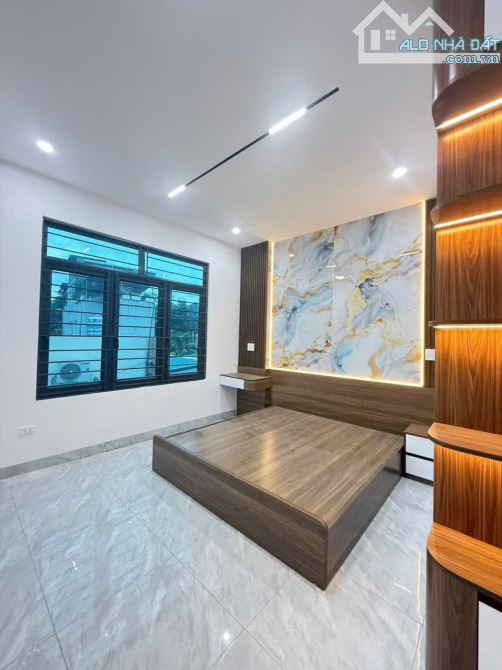 Bán căn nhà 3 tầng ngõ phố Bình Lộc, ph Lê Thanh Nghị, TP HP, 90m2, mt 4.89m, 3 ngủ, 2vs - 5