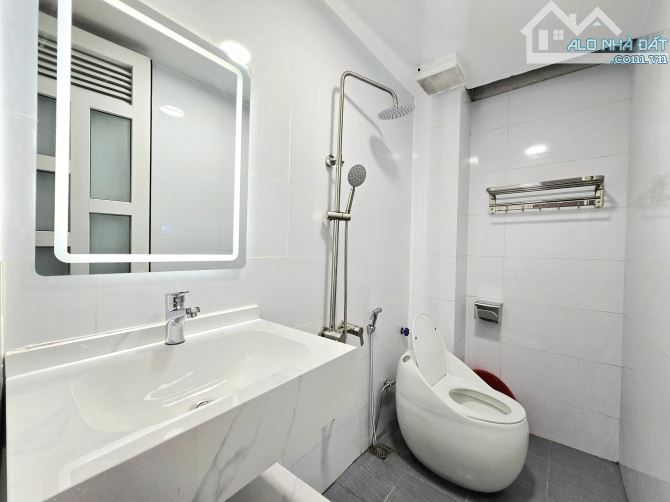 Bán nhà Pháo Đài Láng, 44m² x 5T, trung tâm Đống Đa, ngõ 3 gác tránh, 14 tỷ - 5