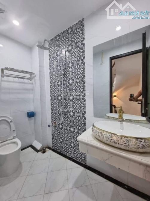 Bán nhà Di Trạch, Hoài Đức 32M 5 Tầng, 3 ngủ, chỉ 20m ô tô đỗ kinh doanh giá 4.3 tỷ - 5
