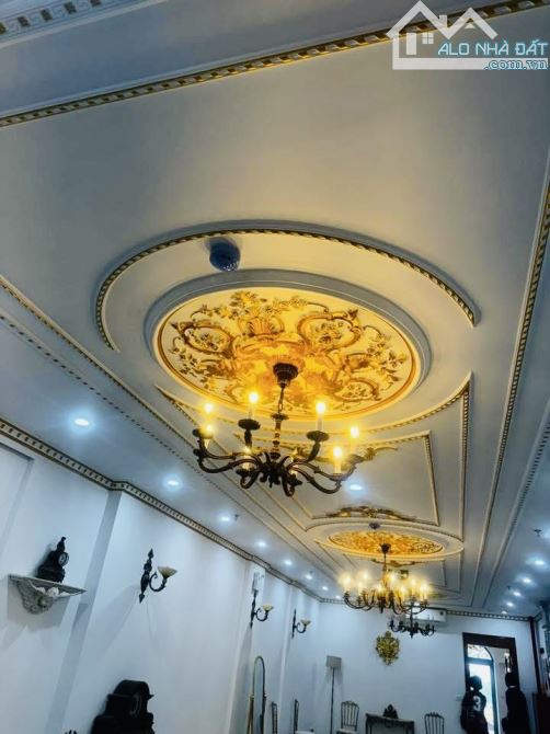 MẶT PHỐ TT HAI BÀ TRƯNG 200m2- 9 tầng - Dòng tiền 3 tỷ/ năm - 6
