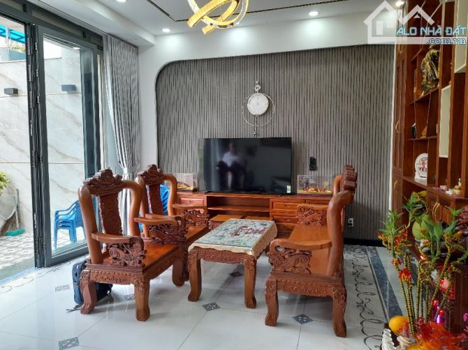GIẢM 2 .2 TỶ CÒN 9.4 TỶ -NHÀ 4 TẦNG XE HƠI ĐỖ CỬA NGAY VÒNG XOAY PHÚ LÂM Q6 -82 M2 - 6
