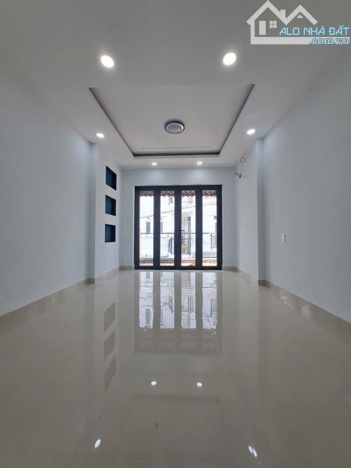 🏡 NHÀ HẺM XE HƠI CMT8 – QUẬN 10 🔹 Cách Mạng Tháng 8, P.15, Q.10 🔹 Kết cấu: 1 trệt, 3L - 6