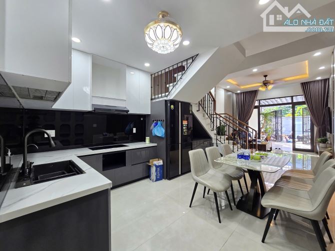 🔥 Nhà 3 tầng 3 mê đường 7m5 Phú Xuân 9 . Hoà Minh - Diện tích 68m2 hướng tây bắc - 6