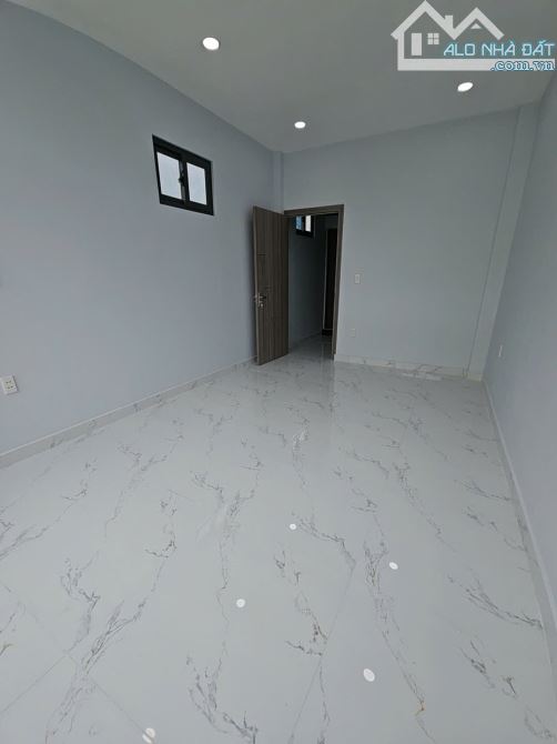 Sát mặt tiền Hoàng Diệu  Vip Q4 - Ngang 3.6 Dài 10 có 6 tỷ - 6