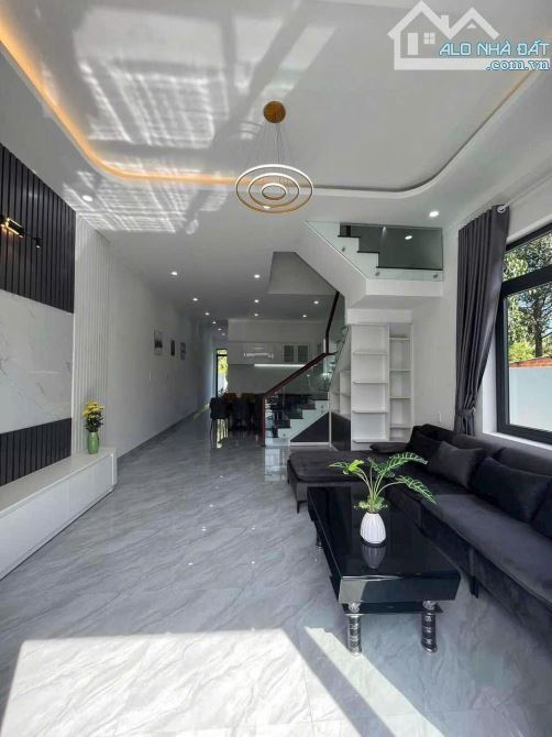 Nhà TO (6x40m) Gần Chợ Mai Hắc Đế ! Giảm Sốc 300 Triệu - Xây 2Tầng Kiên Cố | Full Nội Thất - 6