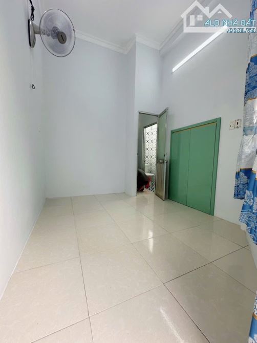 Bán nhà giáp ngã tư bốn xã, 25m2, nhỉnh 2 tỷ - 6