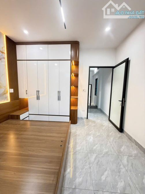 Bán căn nhà 3 tầng ngõ phố Bình Lộc, ph Lê Thanh Nghị, TP HP, 90m2, mt 4.89m, 3 ngủ, 2vs - 6