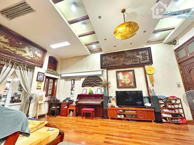 BÁN CĂN HỘ TẬP THỂ HIẾM , PHỐ CỔ HÀNG CHIẾU, HOÀN KIẾM. TẦNG 2 – 110M² – 2PN. 8,78 TỶ - 6