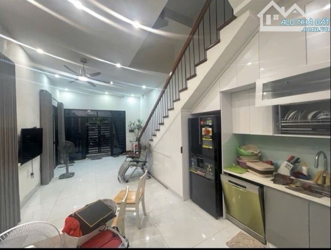 Nhất vị trí KHU VỰC TRUNG TÂM LONG BIÊN DÂN DÂY LÔ GÓC , NỞ HẬU 3 TẦNG CHẮC CHẮN THÊM TẦNG - 7