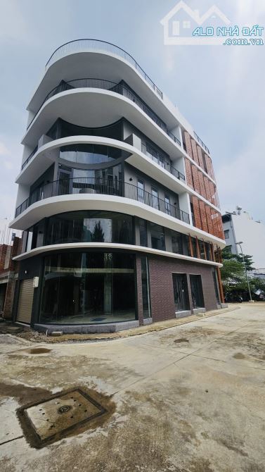 💥 BIỆT THỰ CĂN GÓC KHU COMPOUND – AN NINH 24/7 👉 DT 55m² (6.6x9), 5 tầng, thang máy - 7
