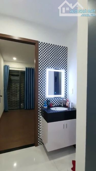 Bán nhà đẹp 3 tầng mặt tiền đường Khái Tây 1, Hòa Quý, Ngũ Hành Sơn. DT 81m2. Giá 5.1 tỷ - 7
