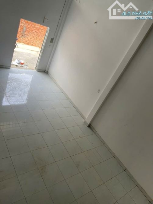 Vị trí đẹp 496 Dương Quảng Hàm 5mx12m CN 60m2 Giá chỉ 6,5 tỷ - 7