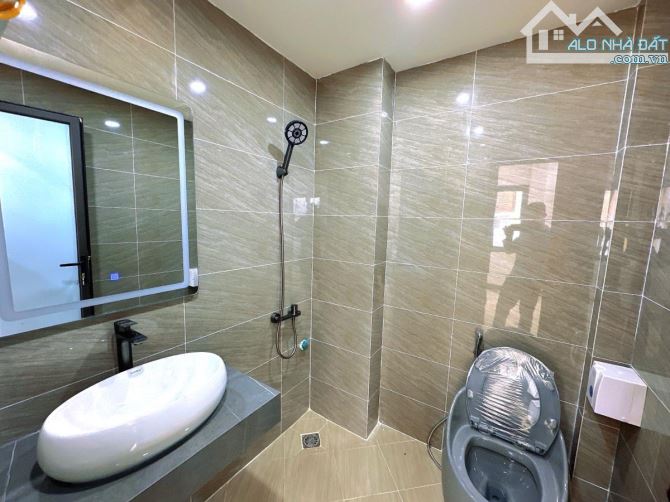 Nhà Hiếm 6 tầng thang máy 51m mặt tiền 5,2m Giá thương lượng 21 tỷ Lô góc 3 thoàng ô tô - 7