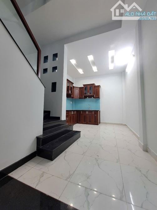 🏡 NHÀ HẺM XE HƠI CMT8 – QUẬN 10 🔹 Cách Mạng Tháng 8, P.15, Q.10 🔹 Kết cấu: 1 trệt, 3L - 7