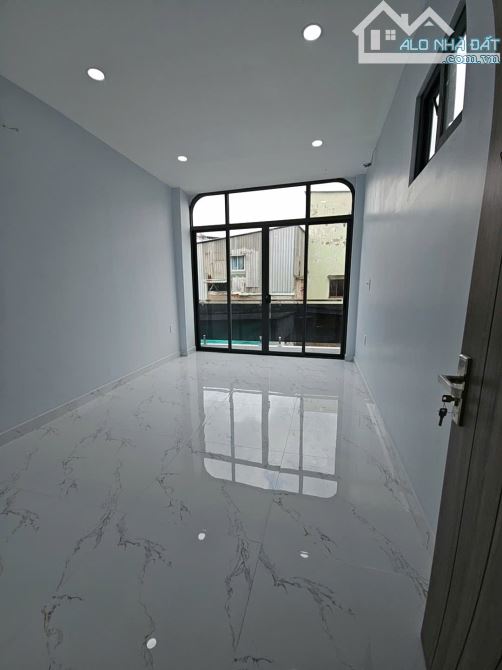 Sát mặt tiền Hoàng Diệu  Vip Q4 - Ngang 3.6 Dài 10 có 6 tỷ - 7