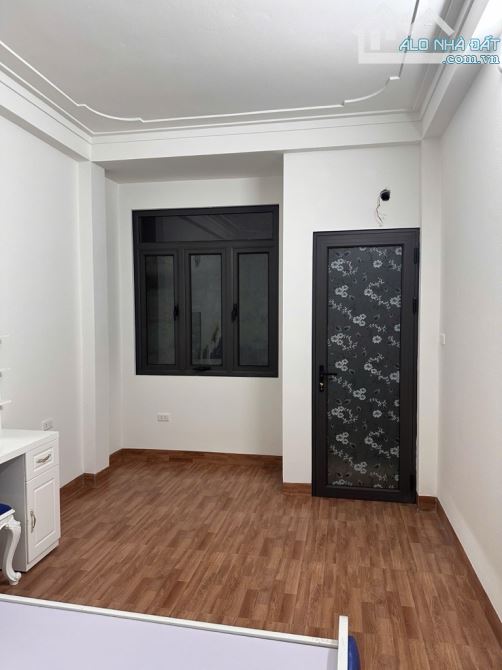 Bán nhà 45m2 Việt Hưng- gần ngõ ô tô thông, nhà đẹp chắc chắn- 6.x tỷ - 7