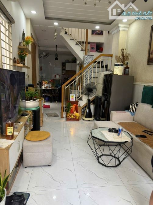 Bán nhà 2 tầng, 2 mặt hẻm Trần Thị Trọng.Tân Bình. Chỉ 4x - 7