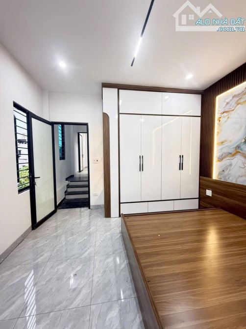 Bán căn nhà 3 tầng ngõ phố Bình Lộc, ph Lê Thanh Nghị, TP HP, 90m2, mt 4.89m, 3 ngủ, 2vs - 7