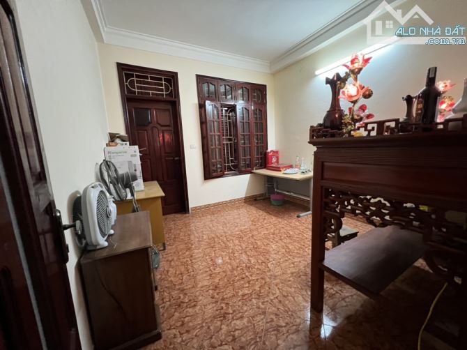Bán nhà phố Lê trọng tấn thanh xuân. 50m2. Ô tô lùi cửa . 15m ra ô tô tránh . Giá hơn 13ty - 7