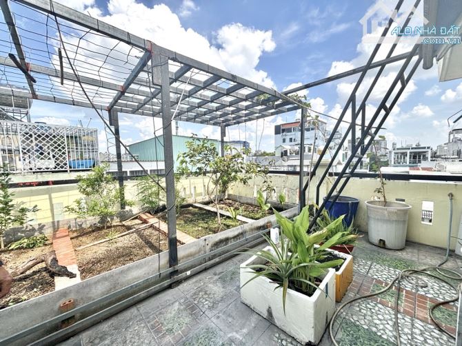 DIỆN TÍCH KHỦNG 140M2 - 4 TẦNG - SÂN ĐỂ XE RỘNG - NỞ HẬU - HXH - THỐNG NHẤT P16 - 8