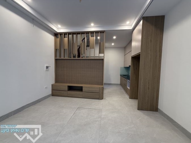 Nhỉnh 4 tỷ/ 30 m2/ 4 tầng/ 4.5 M tiền/ Cự Khối - 8