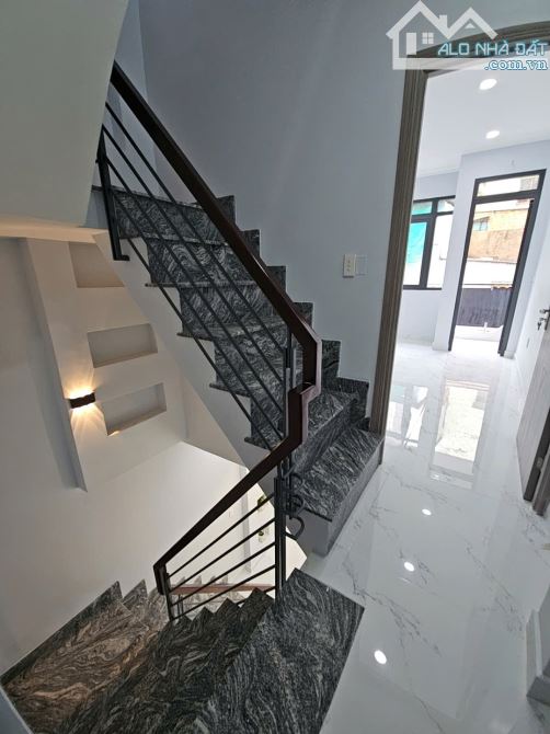 Sát mặt tiền Hoàng Diệu  Vip Q4 - Ngang 3.6 Dài 10 có 6 tỷ - 8