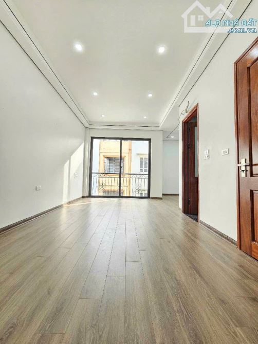 Bán nhà 5 tầng, full nội thất, trung tâm Phúc Lợi, diện tích 50m2, mặt tiền 4m, giá 6 tỷ+ - 8