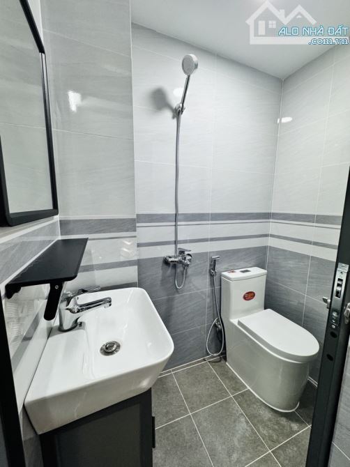 -CHỈ 5 TỶ XX , 4 TẦNG HCĐ, KHU VIP Q,10. CÁCH 20M, HXH, NHÀ HẺM Đ. ĐỒNG NAI - - 8