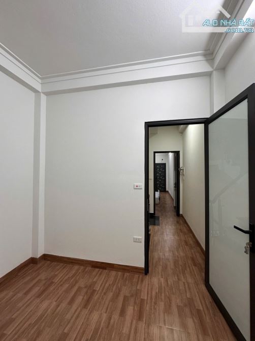 Bán nhà 45m2 Việt Hưng- gần ngõ ô tô thông, nhà đẹp chắc chắn- 6.x tỷ - 8