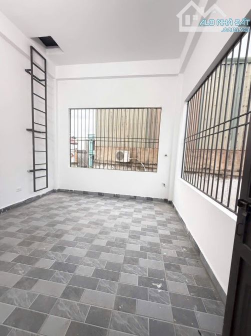 Bán căn nhà 3 tầng ngõ phố Bình Lộc, ph Lê Thanh Nghị, TP HP, 90m2, mt 4.89m, 3 ngủ, 2vs - 8
