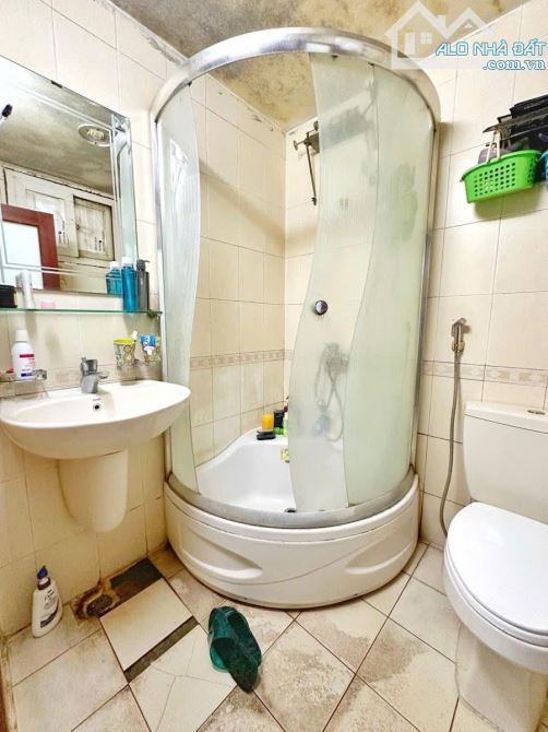 BÁN CĂN HỘ TẬP THỂ HIẾM , PHỐ CỔ HÀNG CHIẾU, HOÀN KIẾM. TẦNG 2 – 110M² – 2PN. 8,78 TỶ - 8