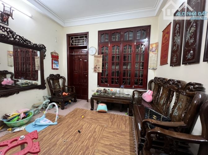 Bán nhà phố Lê trọng tấn thanh xuân. 50m2. Ô tô lùi cửa . 15m ra ô tô tránh . Giá hơn 13ty - 8