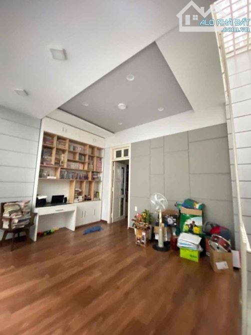 SẬP HẦM NHÀ 3 TẦNG MỚI ĐẸP LÝ TRIỆN DT 105m2_NGANG 5M_VUÔNG VẮN_CHỈ 8 TỶ - 9