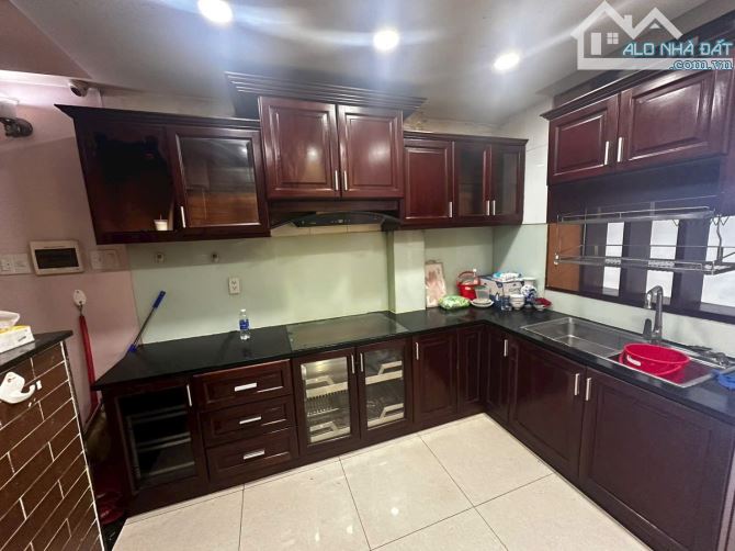 Bán nhà mặt tiền Nhật Tảo Quận 10 dt( 3.05 x 13m) giá 14 tỷ - 9