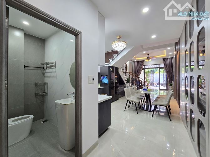 🔥 Nhà 3 tầng 3 mê đường 7m5 Phú Xuân 9 . Hoà Minh - Diện tích 68m2 hướng tây bắc - 9
