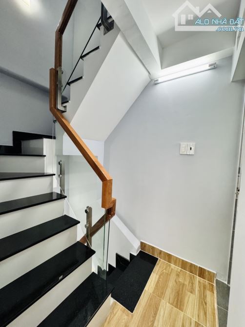 -CHỈ 5 TỶ XX , 4 TẦNG HCĐ, KHU VIP Q,10. CÁCH 20M, HXH, NHÀ HẺM Đ. ĐỒNG NAI - - 9