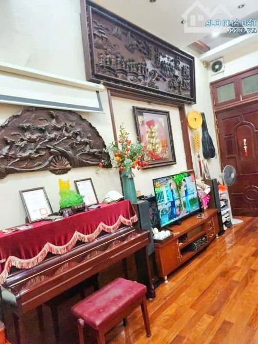 BÁN CĂN HỘ TẬP THỂ HIẾM , PHỐ CỔ HÀNG CHIẾU, HOÀN KIẾM. TẦNG 2 – 110M² – 2PN. 8,78 TỶ - 9
