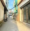 Gia đình cần bán gấp 65m2 đất, MT 6m, cách phố Việt Hưng 100m, giá rẻ đầu tư cực tốt