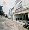 Nhà kiên cố ngay vị trí trung tâm, đường ngang ngay ngã tư Lê Thánh Tông - Lê Thị Hồng Gấm