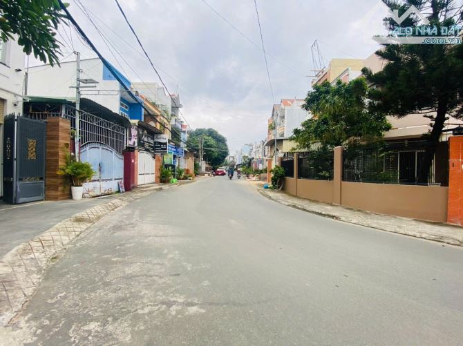 Bán Nhà Sân Ô Tô Khu Cư Xá Tỉnh Đội P. Tân Phong DT 105m2 Gia 4,85 Tỷ